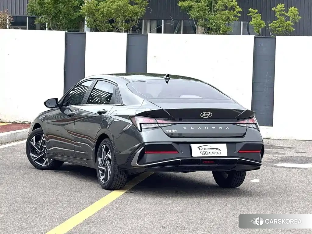 Hyundai Elantra 2023 Silver/gray из Китая, фото 3