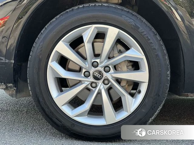 Audi Q5L 2022 Черный из Китая, фото 3