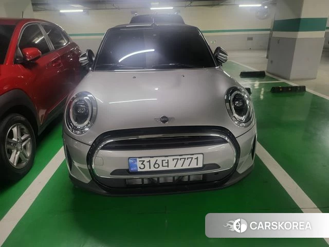 Mini Cooper Convertible 2024 Серебристо-серый из Кореи, фото 3