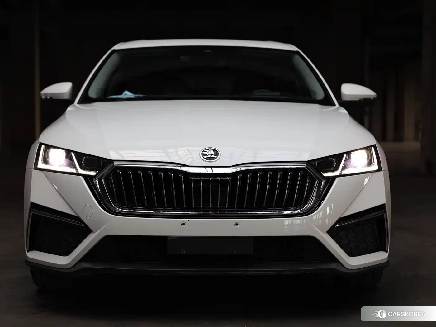 Skoda Octavia 2022 Белый из Китая, фото 3