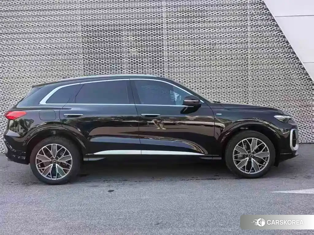 Audi Q5L 2025 Черный из Китая, фото 4