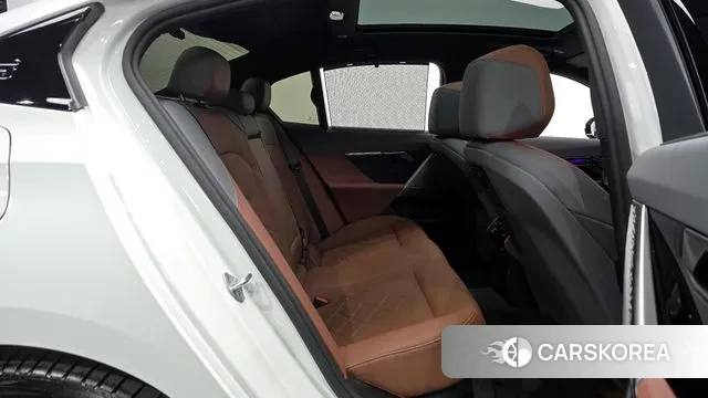 BMW 5 Series (G60) 2025 Белый из Кореи, фото 3