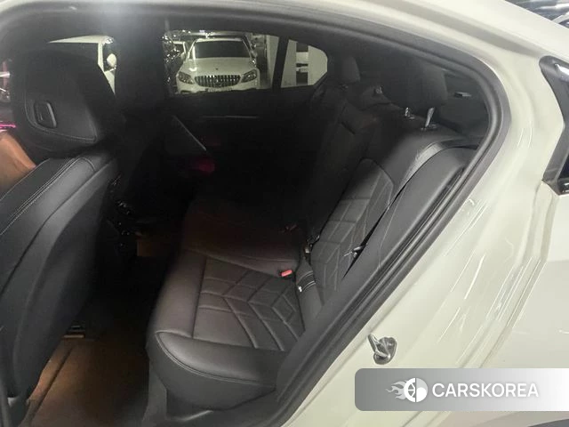 BMW 5 Series (G60) 2023 Белый из Кореи, фото 3