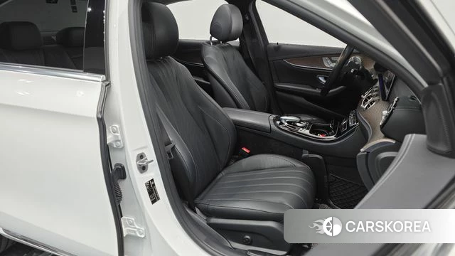 Mercedes-Benz E-Class W213 2020 Белый из Кореи, фото 3