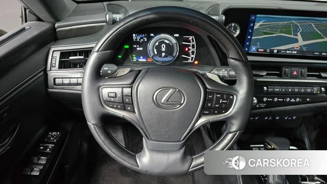 Lexus ES300h 7th generation 2024 Серебристо-серый из Кореи, фото 3