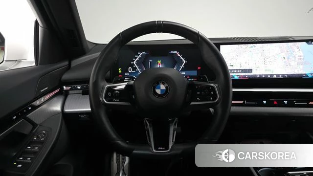 BMW 5 Series (G60) 2024 Белый из Кореи, фото 3