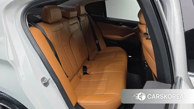 BMW 5 Series (G30) 2018 Белый из Кореи, фото 3