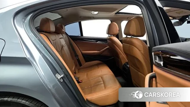 BMW 5 Series (G30) 2018 Светло-серебряный цвет из Кореи, фото 3