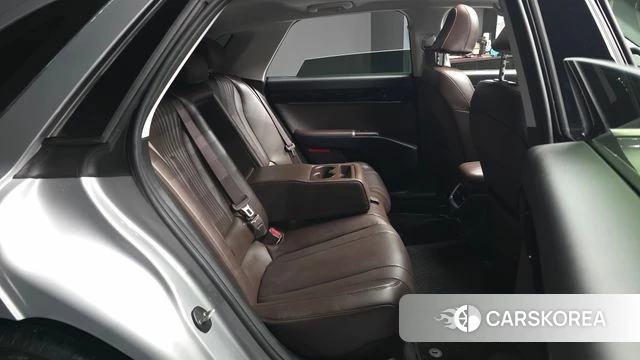 Hyundai Grandeur Hybrid (GN7) 2024 Серебристо-серый из Кореи, фото 3