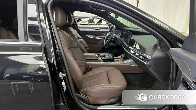 BMW 7 Series (G70) 2023 Черный из Кореи, фото 3