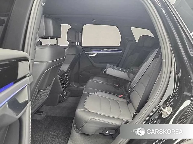 Volkswagen Touareg 3rd generation 2023 Черный из Кореи, фото 3