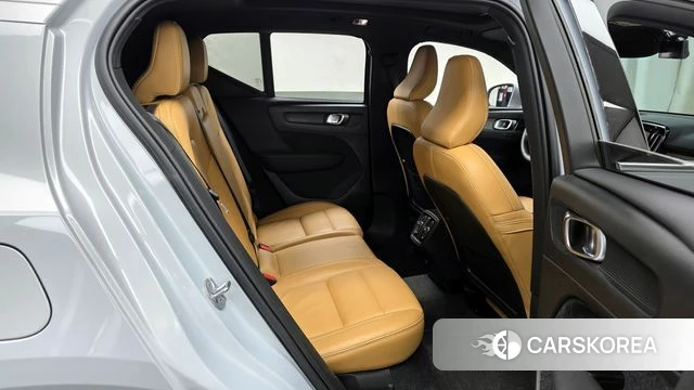 Volvo XC40 2022 Серебряный из Кореи, фото 3