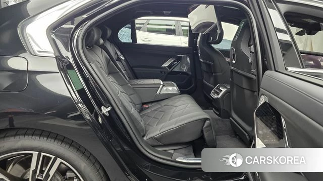 BMW 7 Series (G70) 2026 Черный из Кореи, фото 3