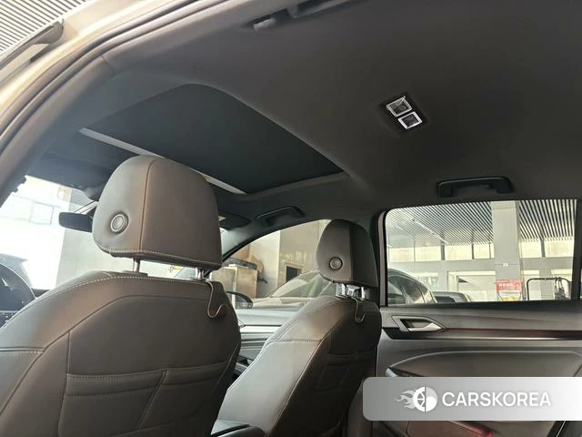 Volkswagen Golf 2024 Белый из Китая, фото 3