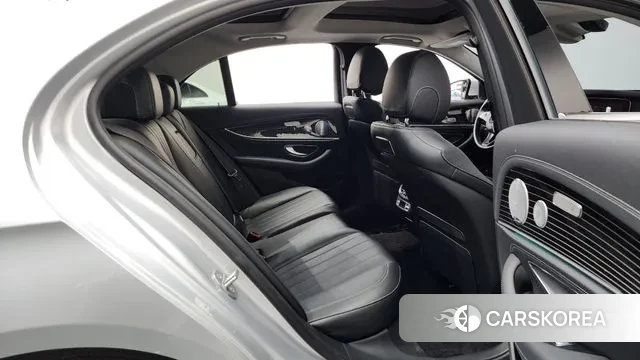 Mercedes-Benz E-Class W213 2018 Серебряный из Кореи, фото 3