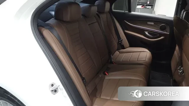 Mercedes-Benz E-Class W213 2023 Белый из Кореи, фото 3