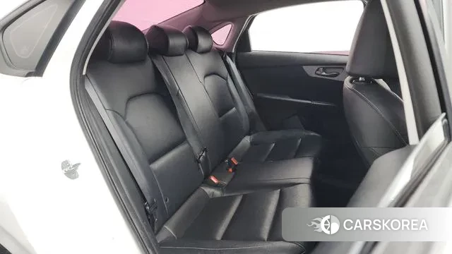 Kia The New K3 2nd generation 2021 Белый из Кореи, фото 3