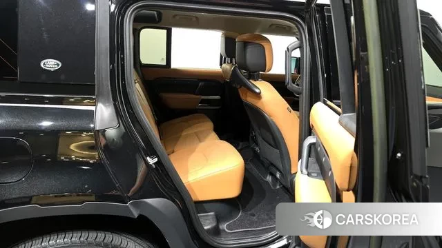 Land Rover Defender (L663) 2023 Черный из Кореи, фото 3