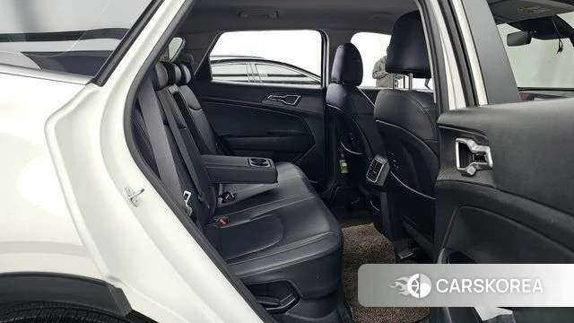 Kia Sportage 5th Generation Hybrid 2023 Белый из Кореи, фото 3