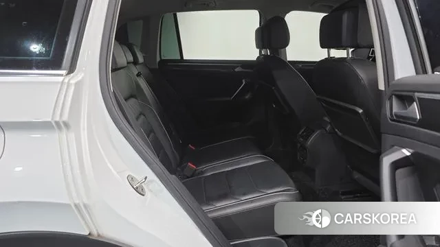 Volkswagen Tiguan second Generation 2020 Белый из Кореи, фото 3