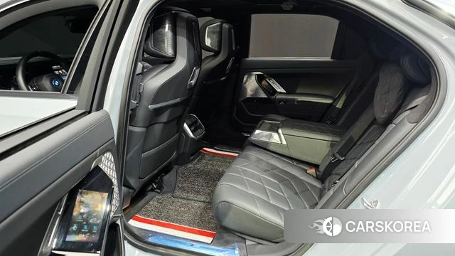 BMW i7 (G70) 2023 Серебристо-серый из Кореи, фото 3