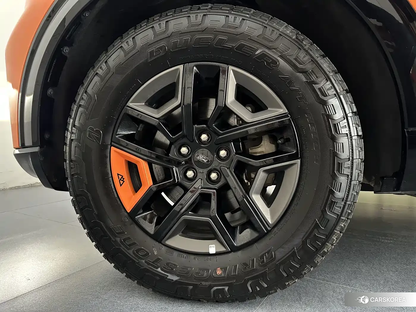 Ford Explorer 2024 Yellow/orange из Китая, фото 3