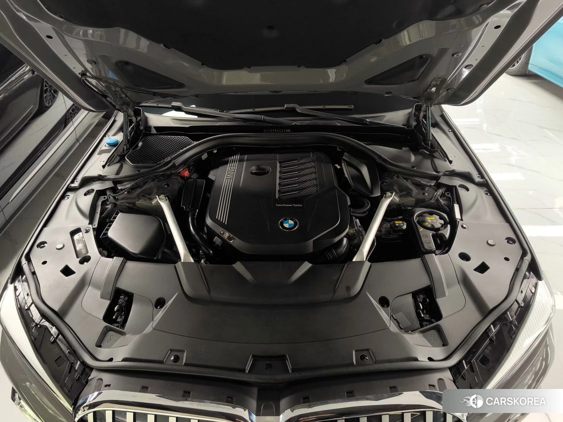 BMW 7 series 2021 Серебристо-серый из Китая, фото 3