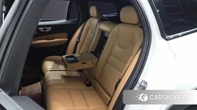 Volvo V60 Cross-Country 2nd Generation 2020 Белый из Кореи, фото 3
