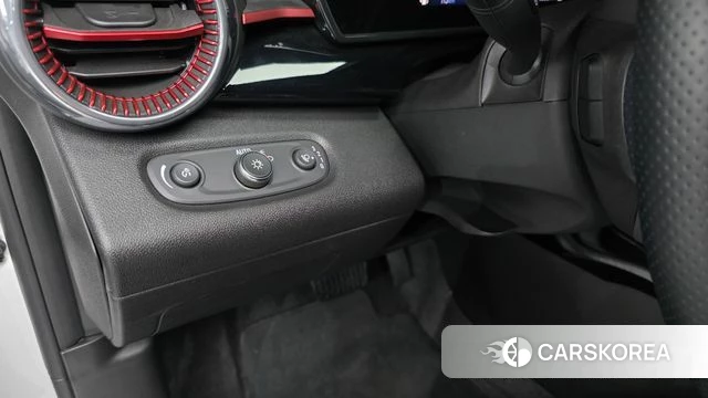 Chevrolet (GM Daewoo) Trax Crossover 2023 Белый из Кореи, фото 3