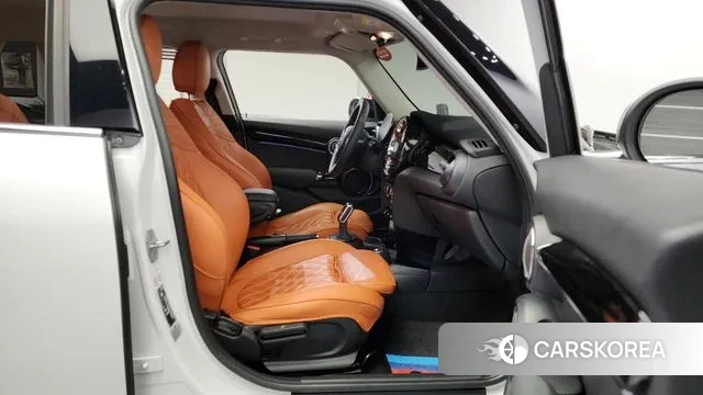 Mini Cooper 2024 Белый из Кореи, фото 3