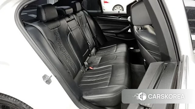 BMW 5 Series (G30) 2018 Белый из Кореи, фото 3