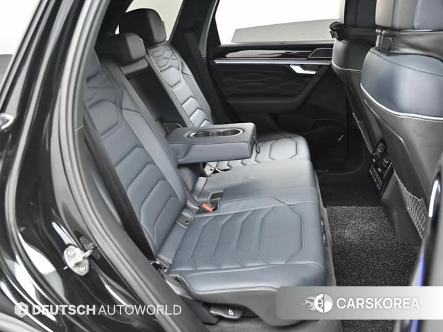 Volkswagen Touareg 3rd generation 2024 Черный из Кореи, фото 3