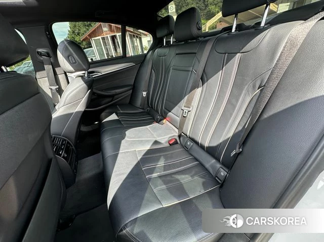 BMW 5 Series (G30) 2018 Белый из Кореи, фото 3