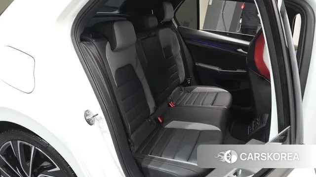 Volkswagen Golf 8th Generation 2024 Белый из Кореи, фото 3