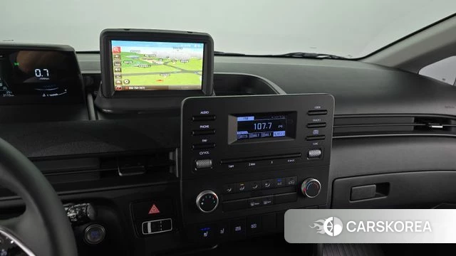 Hyundai Staria 2023 Белый из Кореи, фото 3
