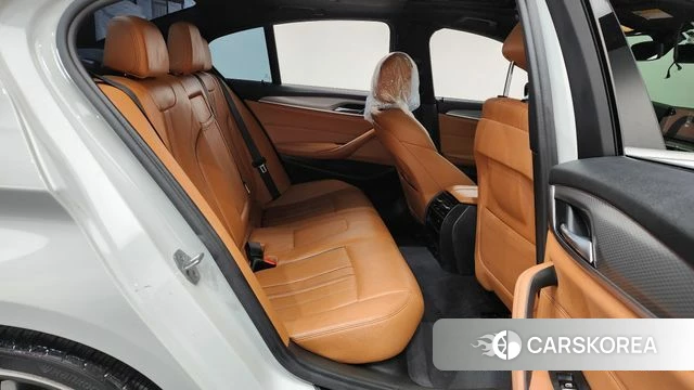 BMW 5 Series (G30) 2018 Белый из Кореи, фото 3