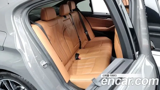 BMW 5 Series (G30) 2022 Серебристо-серый из Кореи, фото 3