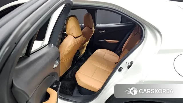 Lexus UX250h 2024 Белый из Кореи, фото 3