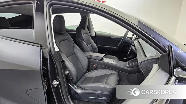 Tesla Model Y 2025 Серый из Кореи, фото 3