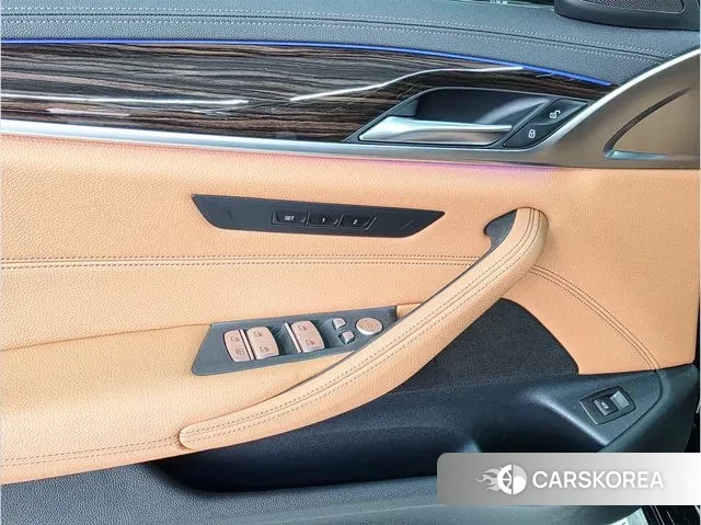 BMW 5 Series (G30) 2022 Черный из Кореи, фото 3