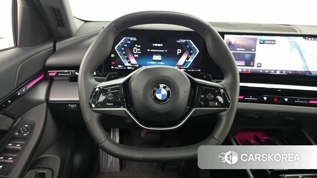 BMW 5 Series (G60) 2023 Белый из Кореи, фото 3