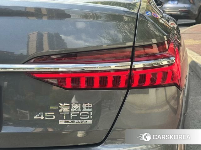 Audi A6L 2021 Темно-серый из Китая, фото 3