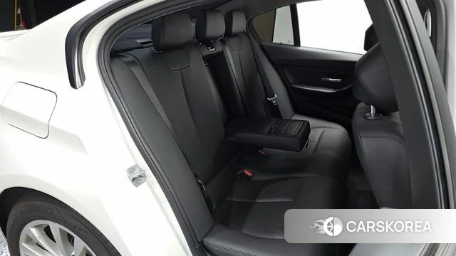 BMW 3 Series (F30) 2018 Белый из Кореи, фото 3