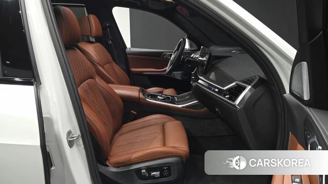 BMW X7 (G07) 2025 Белый из Кореи, фото 3