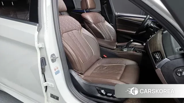 BMW 5 Series (G30) 2020 Белый из Кореи, фото 3