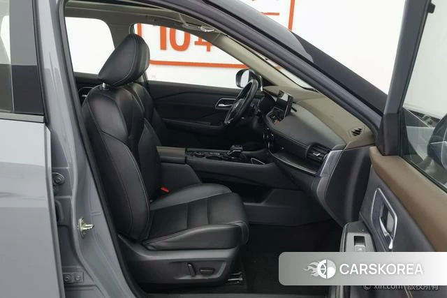 Nissan Qijun 2021 Темно-серый из Китая, фото 3