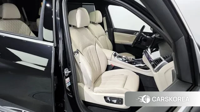 BMW X7 (G07) 2024 Черный из Кореи, фото 3