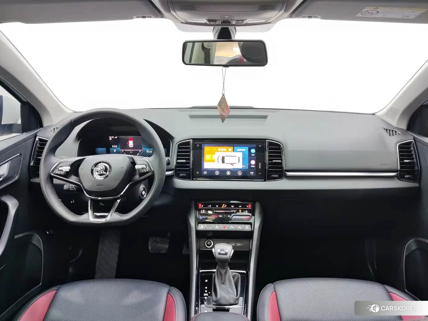 Skoda Karoq 2023 Белый из Китая, фото 3