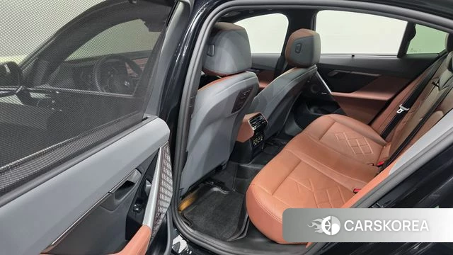 BMW 5 Series (G60) 2025 Черный из Кореи, фото 3