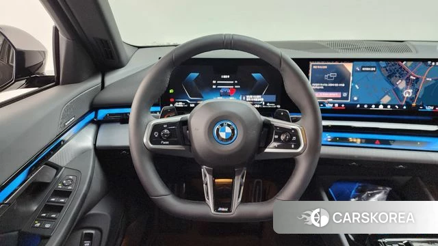 BMW 5 Series (G60) 2025 Черный из Кореи, фото 3